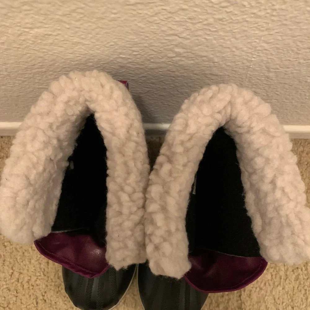 Kids-SOREL Snow boots in GREAT condition. WITH BOX - Picture 5 of 11